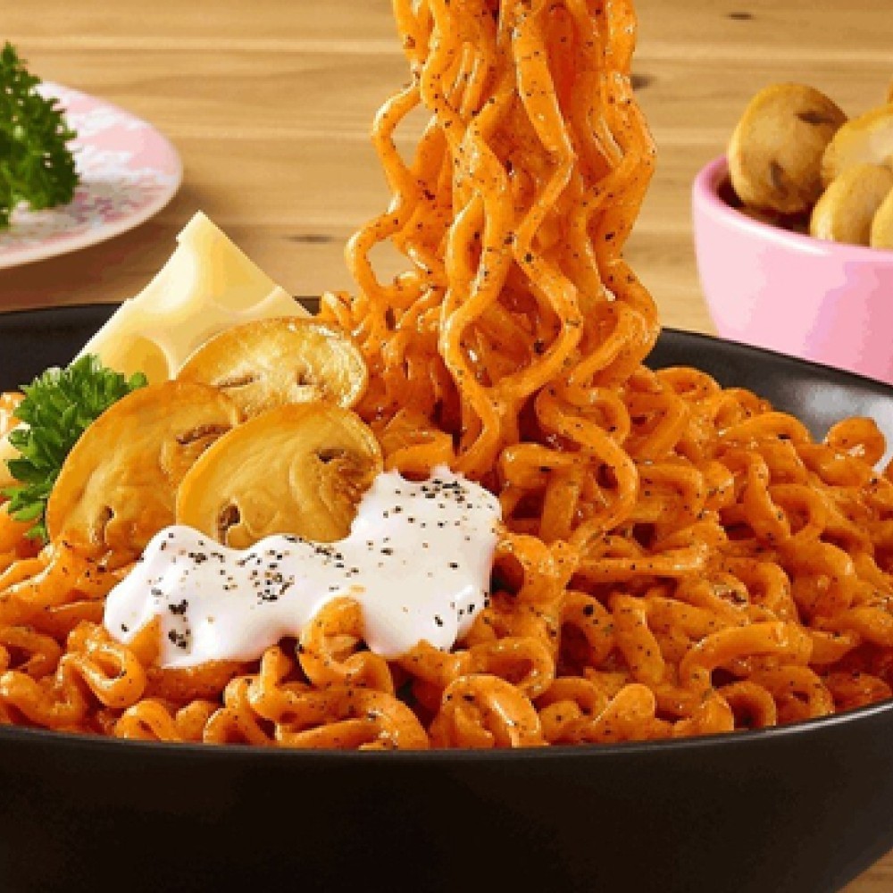 Nissin Geki Instant Noodles (Carbonara Creamy Veg)
